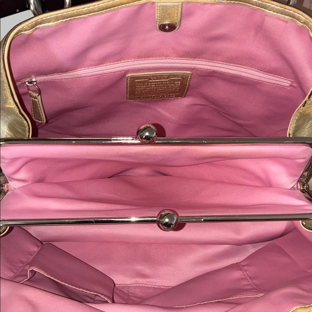 Large Coach Signature Tote w/Kisslock - Picture 6 of 12